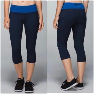 Lululemon Illumina Crop Leggings in Inkwell/Rugged Blue Size 4